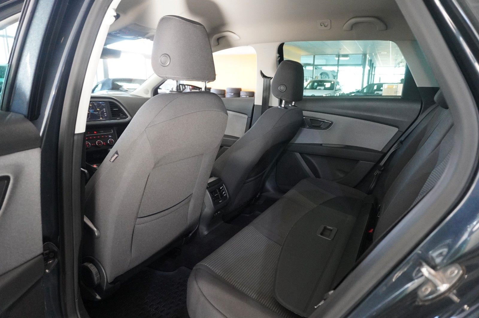 Fahrzeugabbildung SEAT Leon ST 1.6 TDI STYLE DSG NAVI/LED/KAMERA/SH/AHK