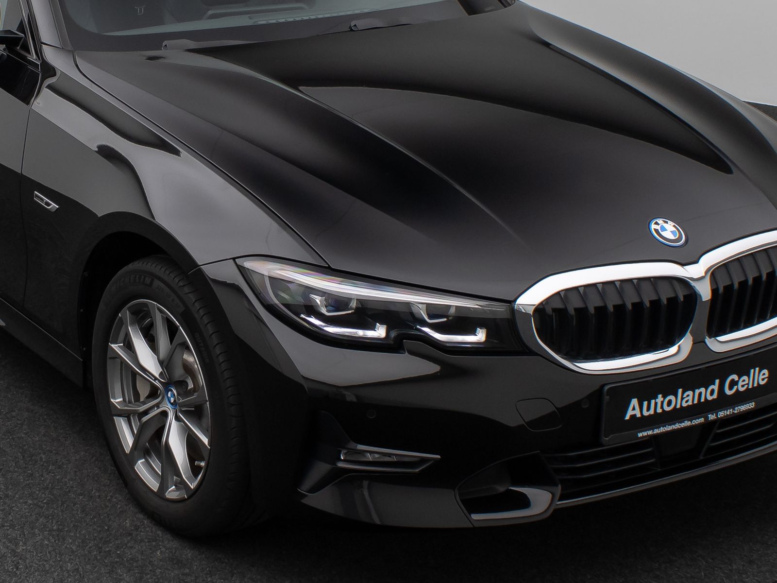 Fahrzeugabbildung BMW 330e xD Sport Line Panorama DAB HiFi Stop&Go AHK