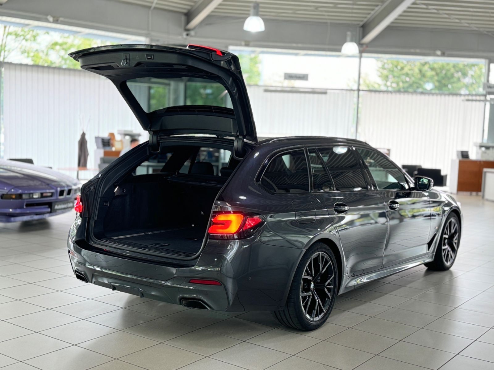 Fahrzeugabbildung BMW 520d M Sport DAB Kamera LED Panorama Individual