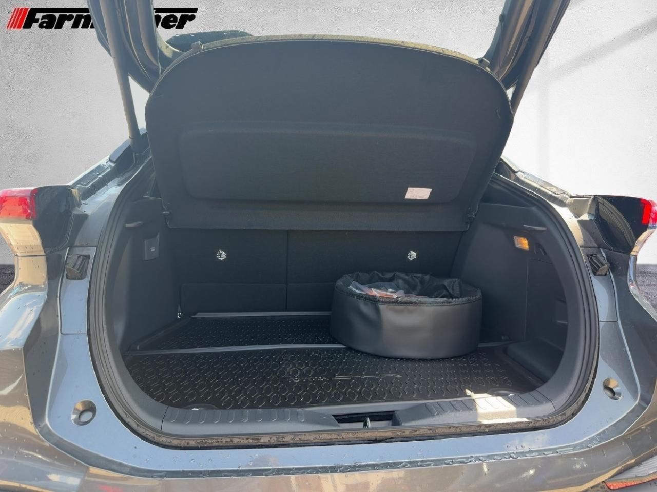Fahrzeugabbildung Toyota C-HR Plug-In Hybrid FWD 2,0 Teamplayer