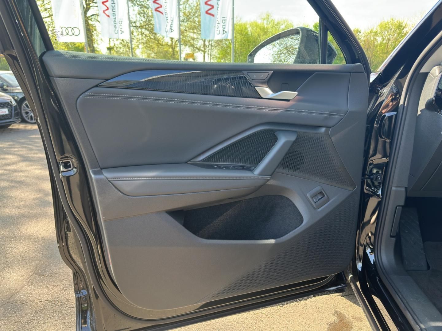Fahrzeugabbildung Volkswagen Tiguan Life ,DSG,AHK,Pano,LED-Plus,Navi,17"LM,uv