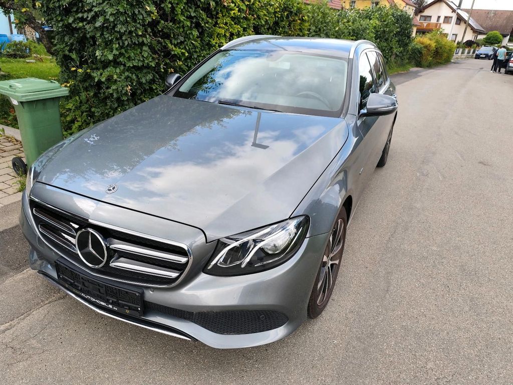Image of Mercedes-Benz E 300