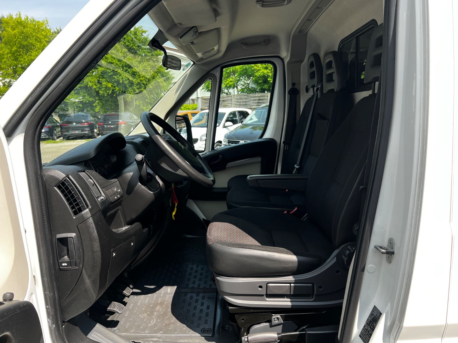 Fahrzeugabbildung Citroën Jumper Grossraumkasten 35 L2H2 Profi HDi 150|AHK