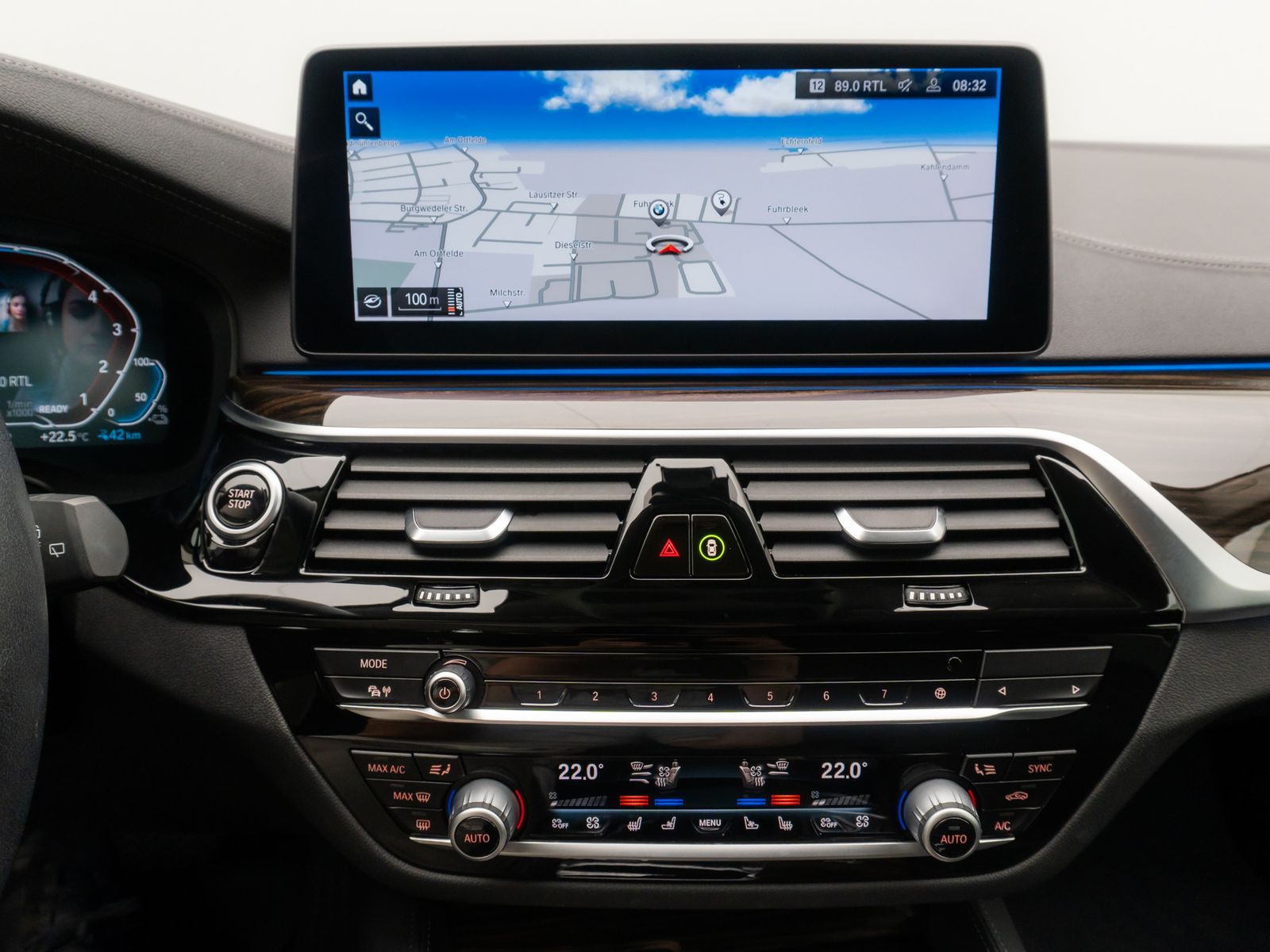 Fahrzeugabbildung BMW 530e xD Luxury Line Kamera DAB Laser HUD Belüft