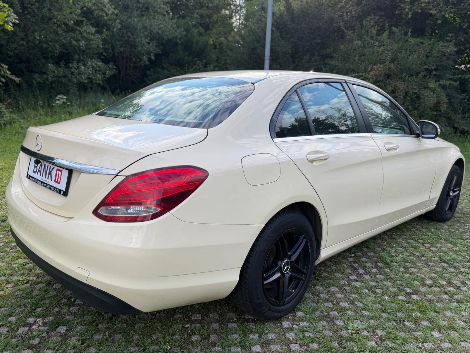 Mercedes-Benz C220d Lim. *Avantgarde *Leder *Navi *Kamera *SHZ