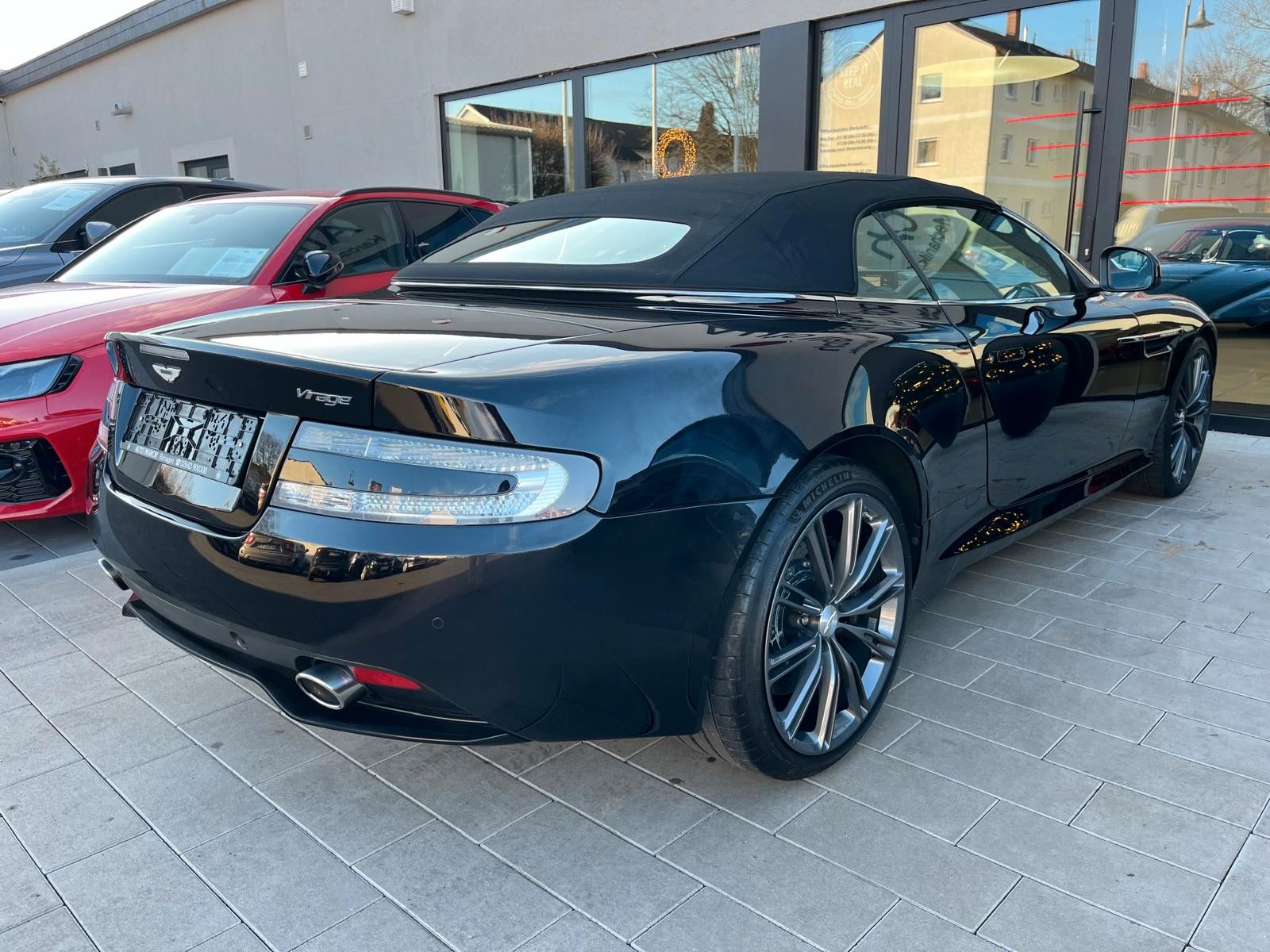 Fahrzeugabbildung Aston Martin Virage Volante V12