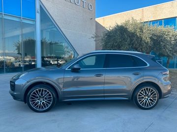 Porsche Cayenne - 2