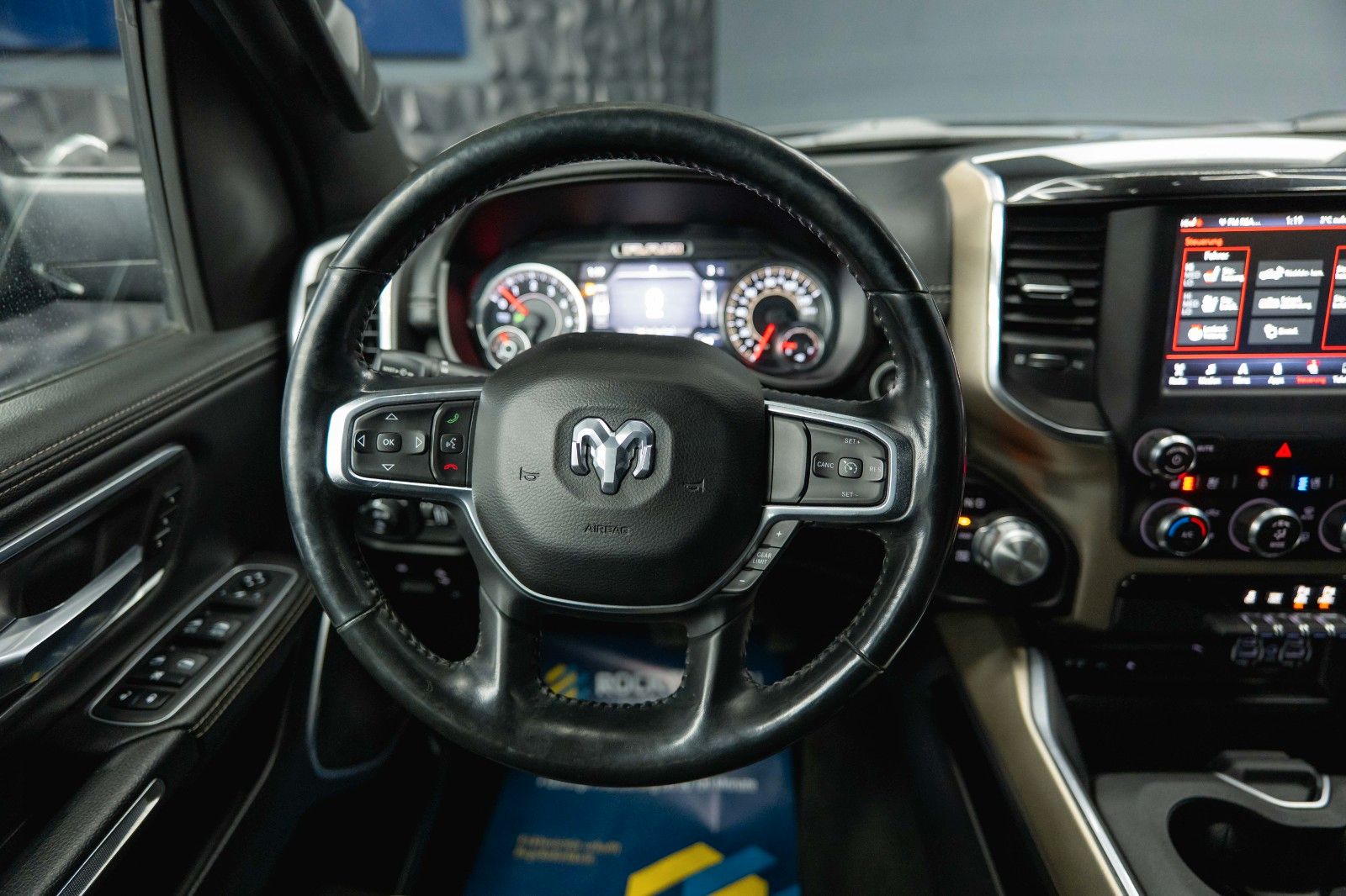 Fahrzeugabbildung Dodge RAM 5.7 V8 HEMI 4x4 Night LARAMIE RAMBOX 19%