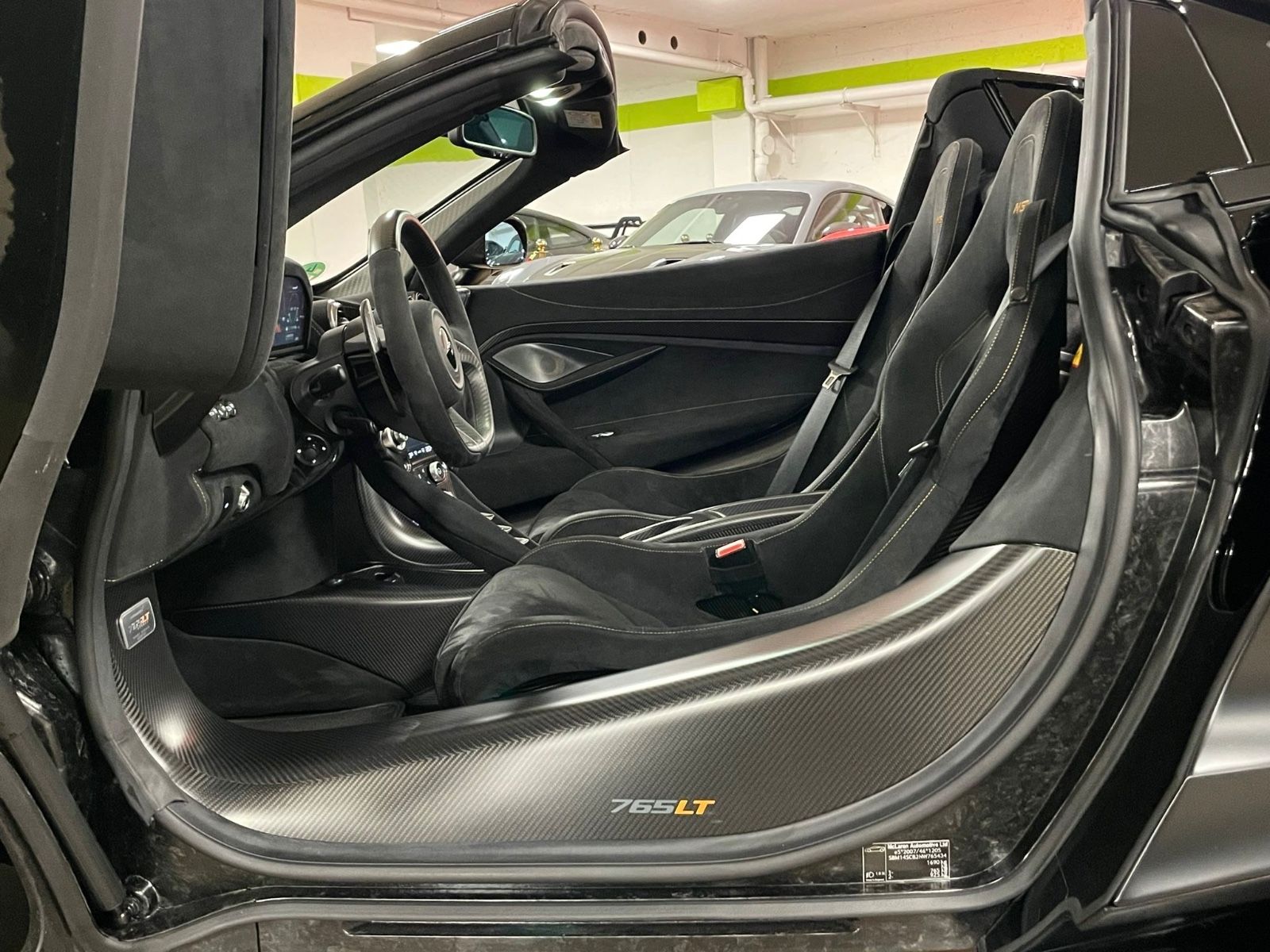 Fahrzeugabbildung McLaren 765LT SPIDER MSO LIFT B&W ALCANTARA RACING SEATS