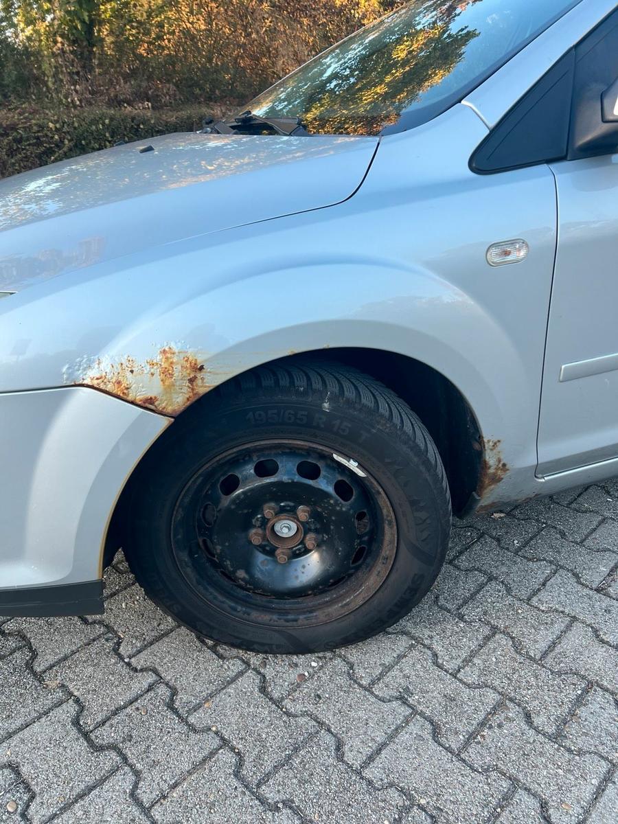 Ford Focus 2006 — вигляд ззаду