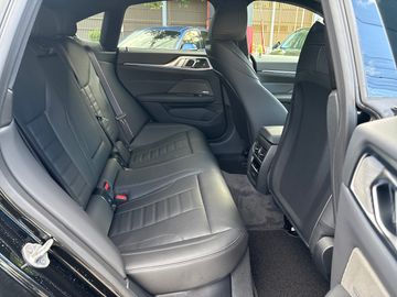 BMW i4 xDrive40 M Sportpaket HK HiFi DAB LED RFK