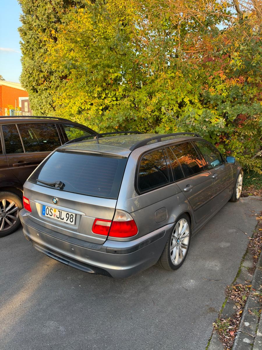 BMW 320 2004 — interior