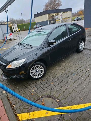 Ford Focus 1.6I / 101PS / BJ 2010 / 154Tkm...