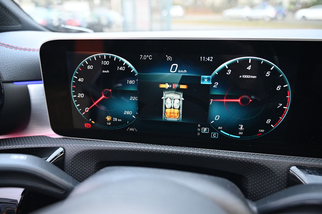 MERCEDES-BENZ CLA 220 AMG Line Leder Navi Autom. Cam LED MERCEDES-BENZ CLA 220 AMG Line Leder Navi Autom. Cam LED