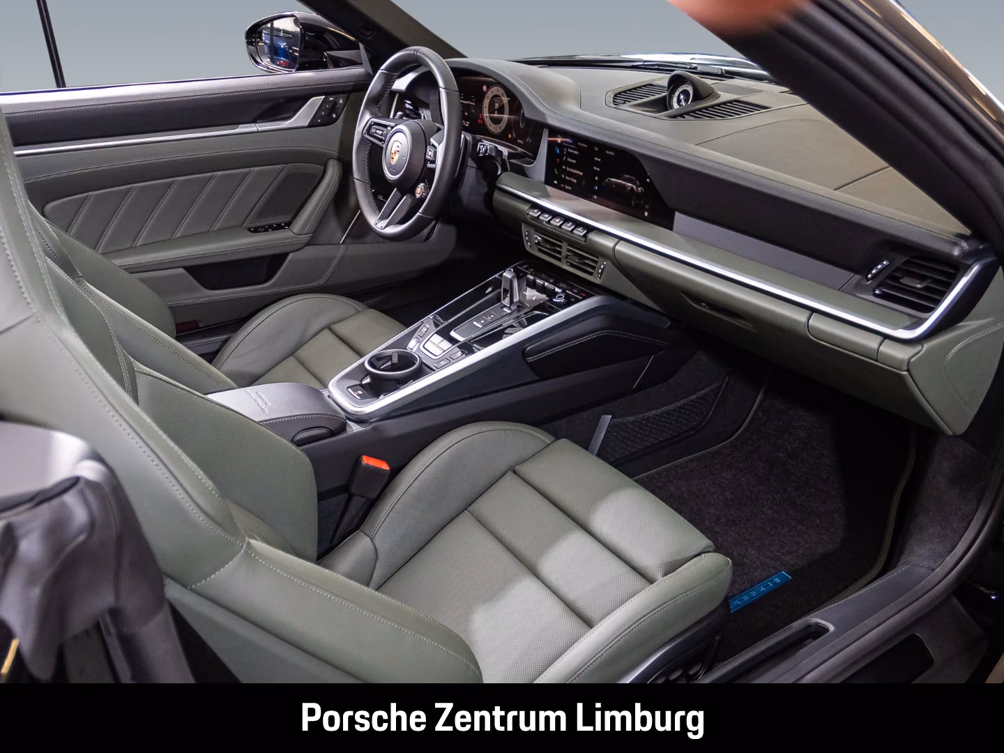 PORSCHE 992 911 CARRERA 4 GTS CABRIOLET