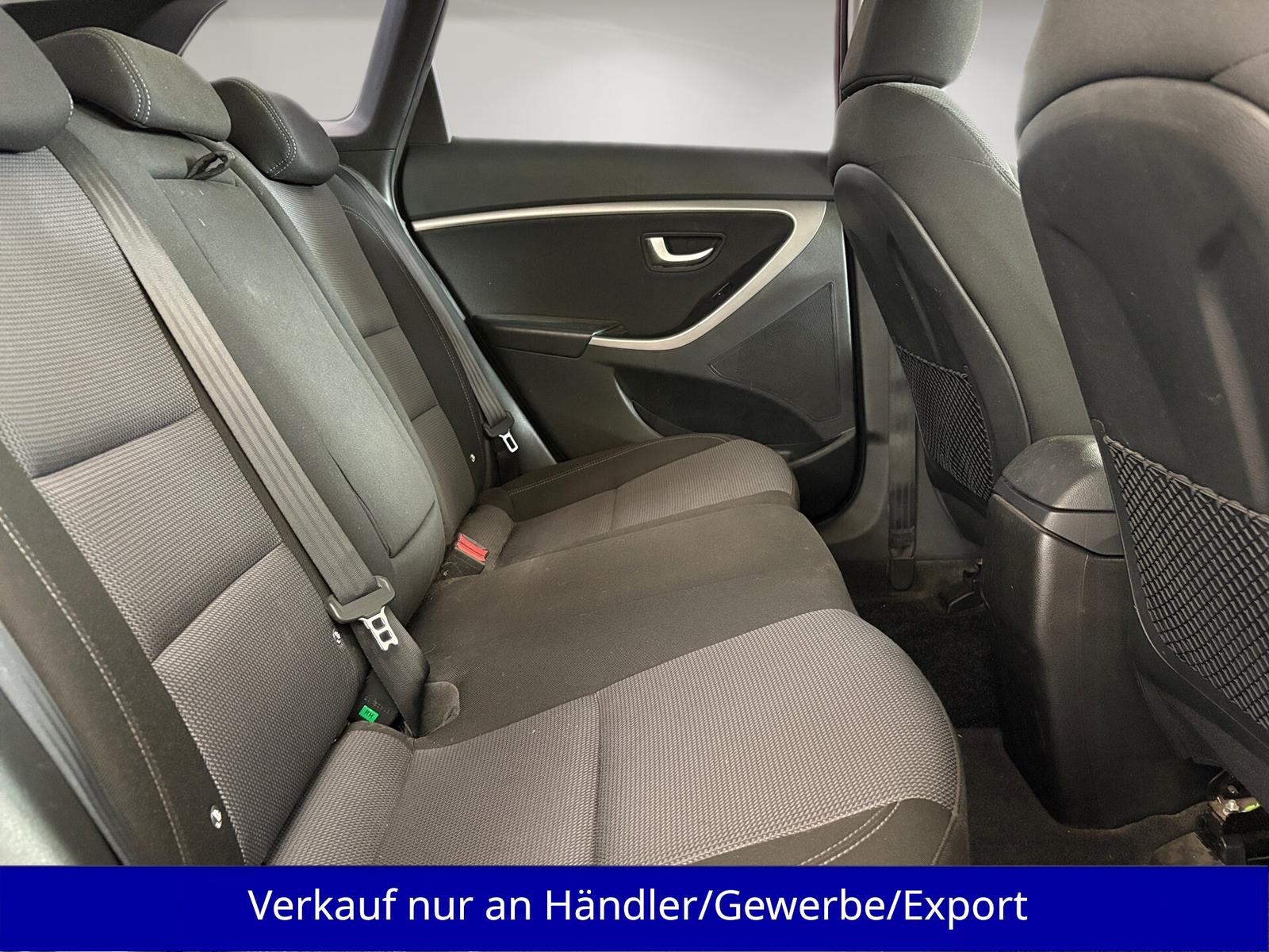 Hyundai i30 2015 — фото 12