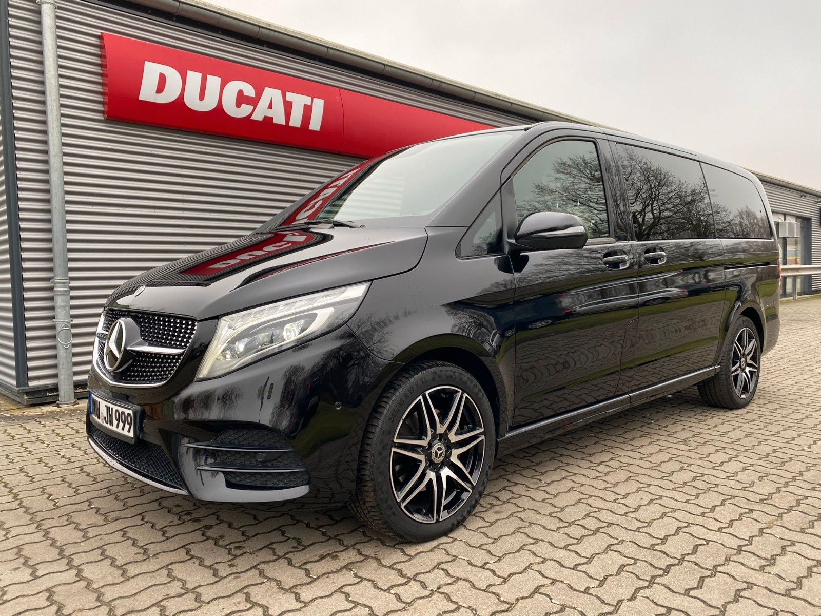 MERCEDES-BENZ V 300 "Night/Airmatic/Burmester/AMG-AHK-Leder"