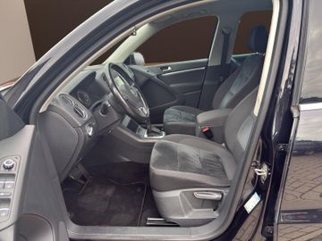 Volkswagen Tiguan - 11