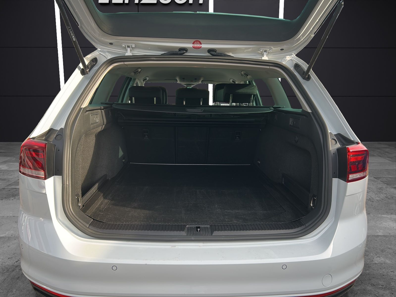 Fahrzeugabbildung Volkswagen Passat Variant Business TDI DSG LED ACC SHZ Rear