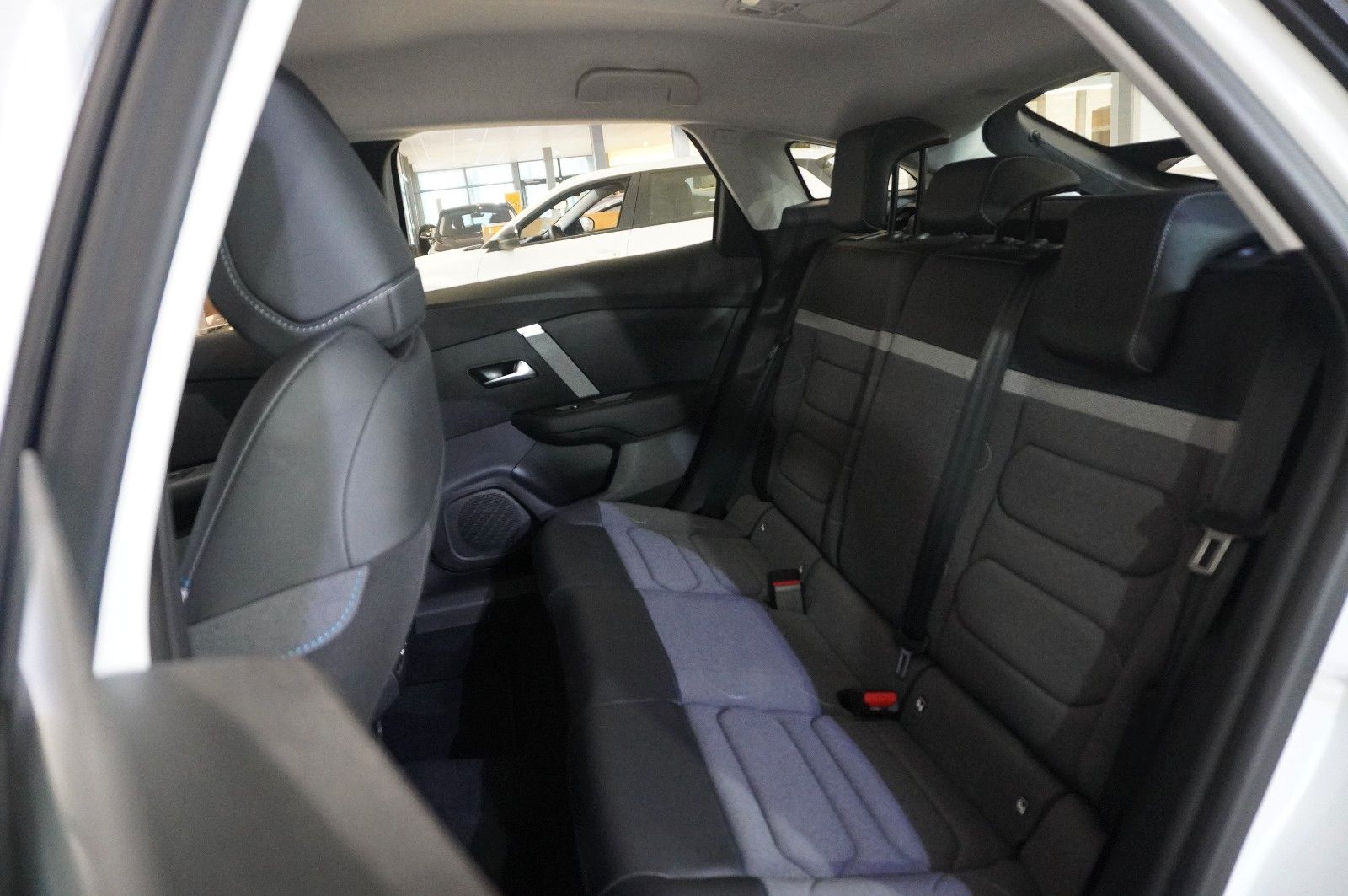 Fahrzeugabbildung Citroën C4 Lim. 1.2T PLUS NAVI/LED/KAMERA/SPORT /VIR/DAB