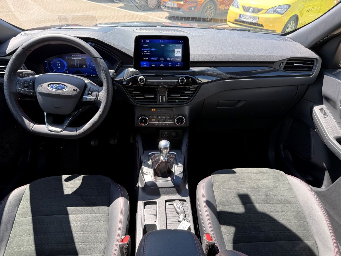 Fahrzeugabbildung Ford Kuga ST-Line X ACC LED Pano RFK Navi B&O AHK TWA