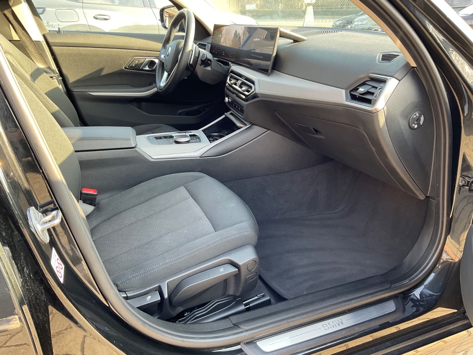 Fahrzeugabbildung BMW 318d Touring,AHK,Carplay,Sitzheizung,Isofix