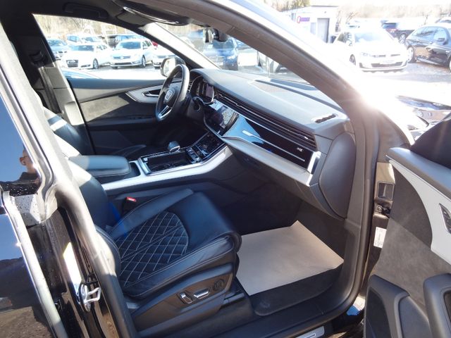 Fahrzeugabbildung Audi Q8 quattro/S-Line/Matrix/360/S-Sitze/B&O/AHK/