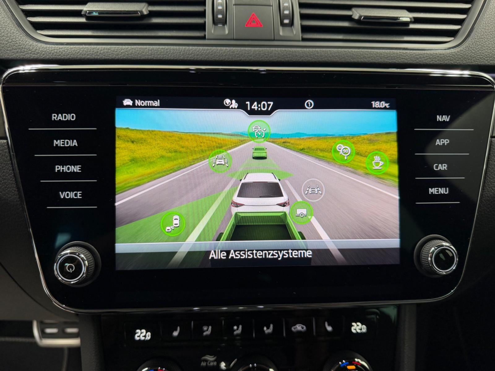 Skoda Superb Combi Sportline*AHK*Virtual*Amundsen