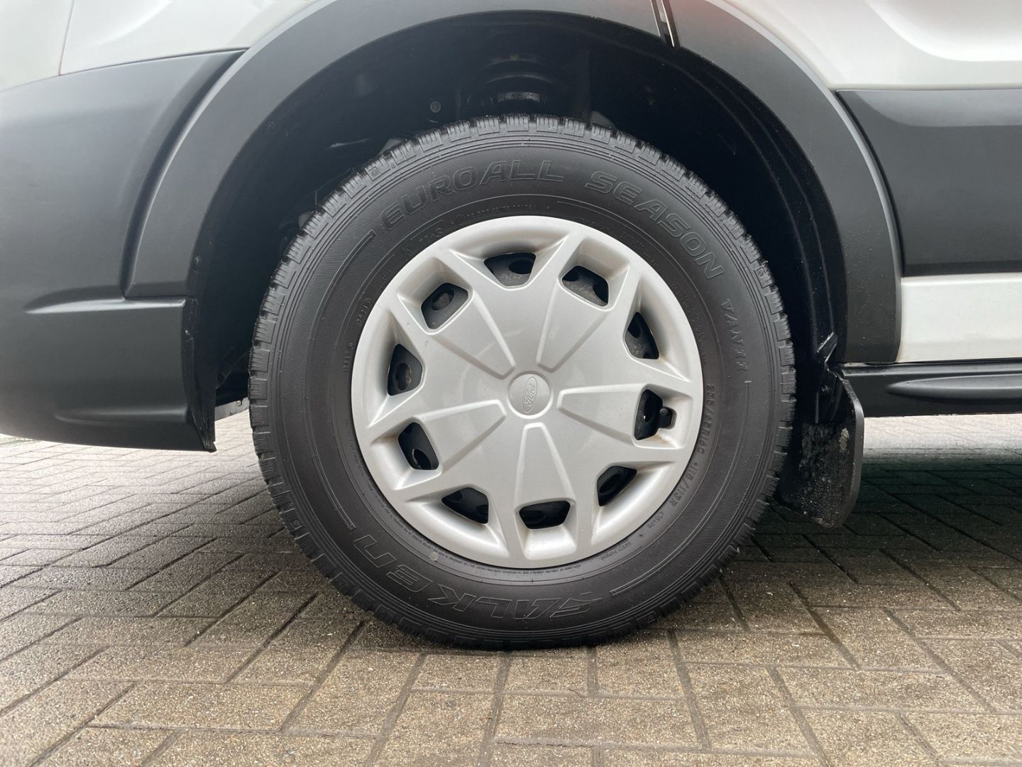 Fahrzeugabbildung Ford Transit Kasten 350 L2 Trend AHK DAB SORTIMO Spur