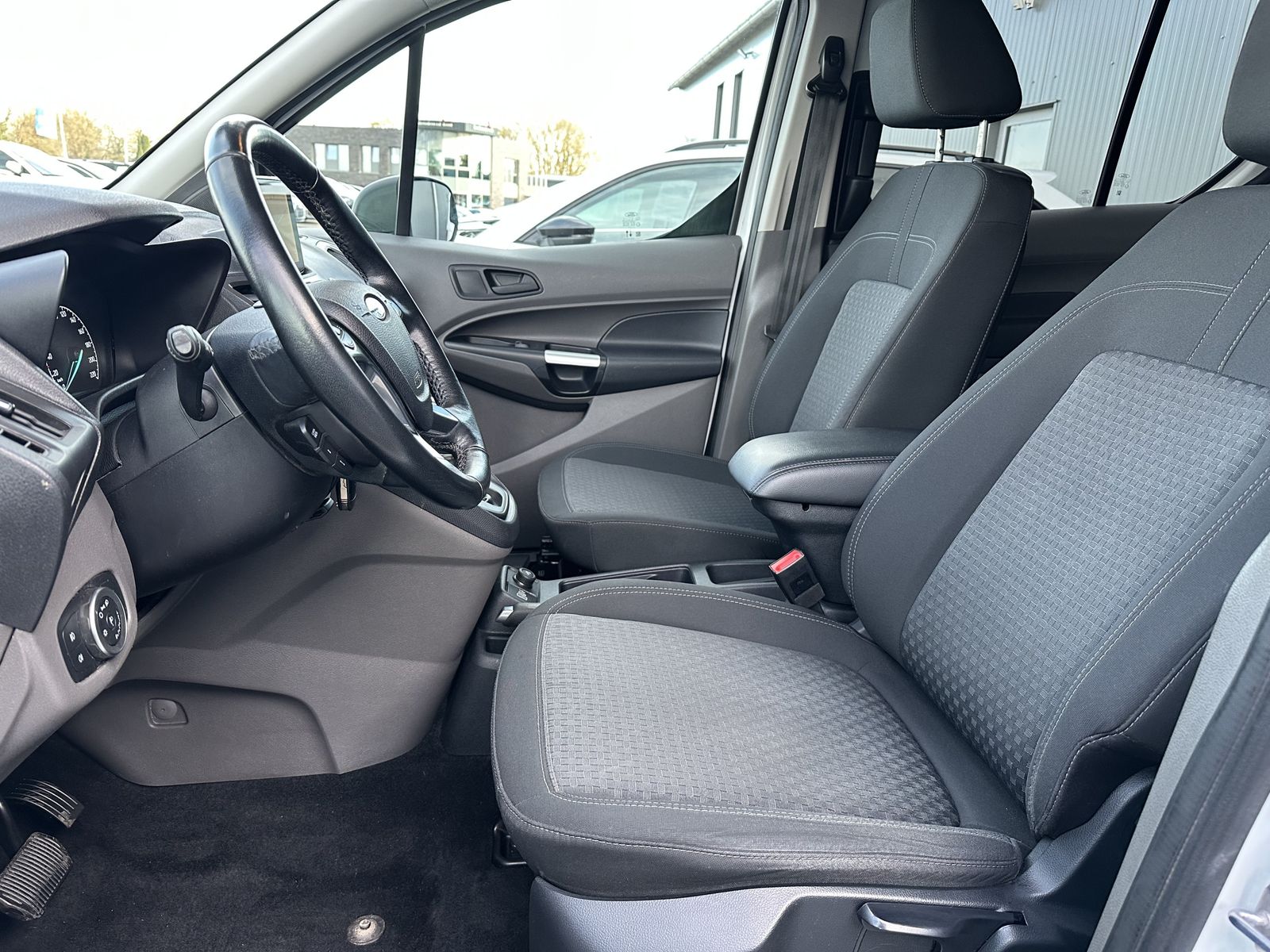 Fahrzeugabbildung Ford Transit Connect 240 Lang L2H1 Aut. NAV+XEN+KAMER