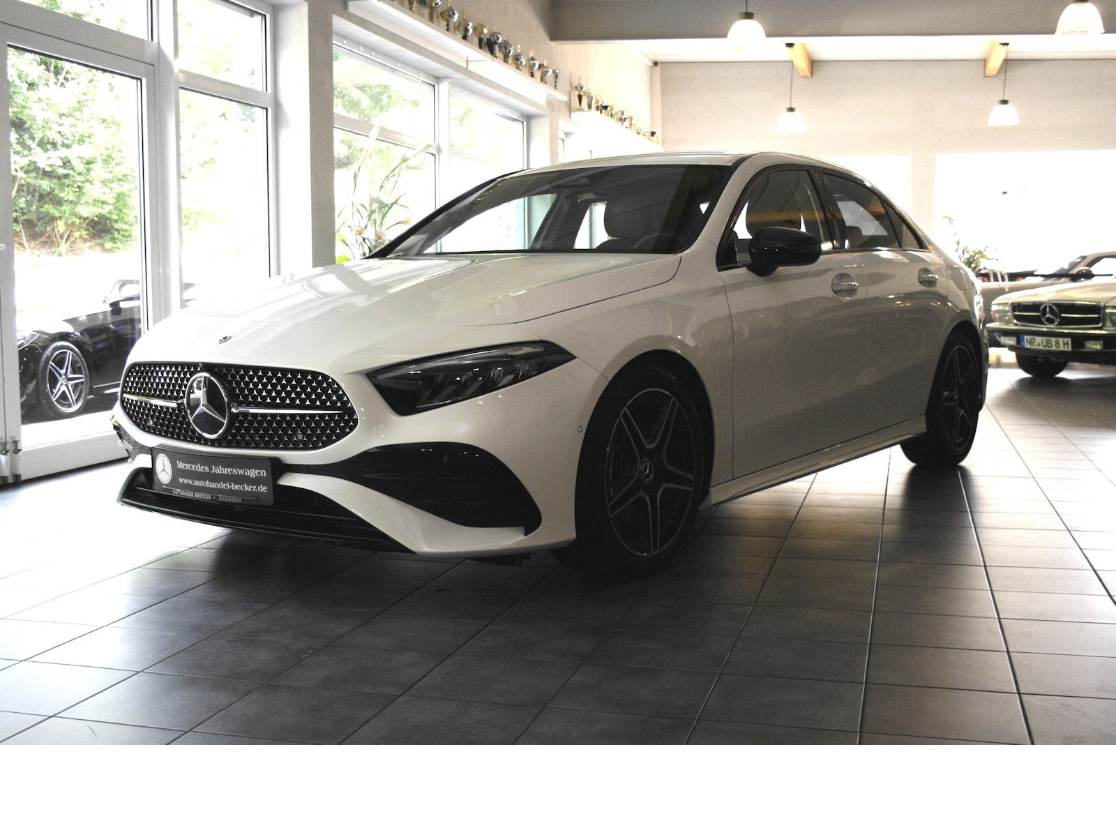 Fahrzeugabbildung Mercedes-Benz A 180 AMG Advanced Plus Limousine *Night*Ambient