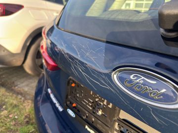 Ford Fiesta 1.1 Cool & Connect PDC+SpurH+KlimaA