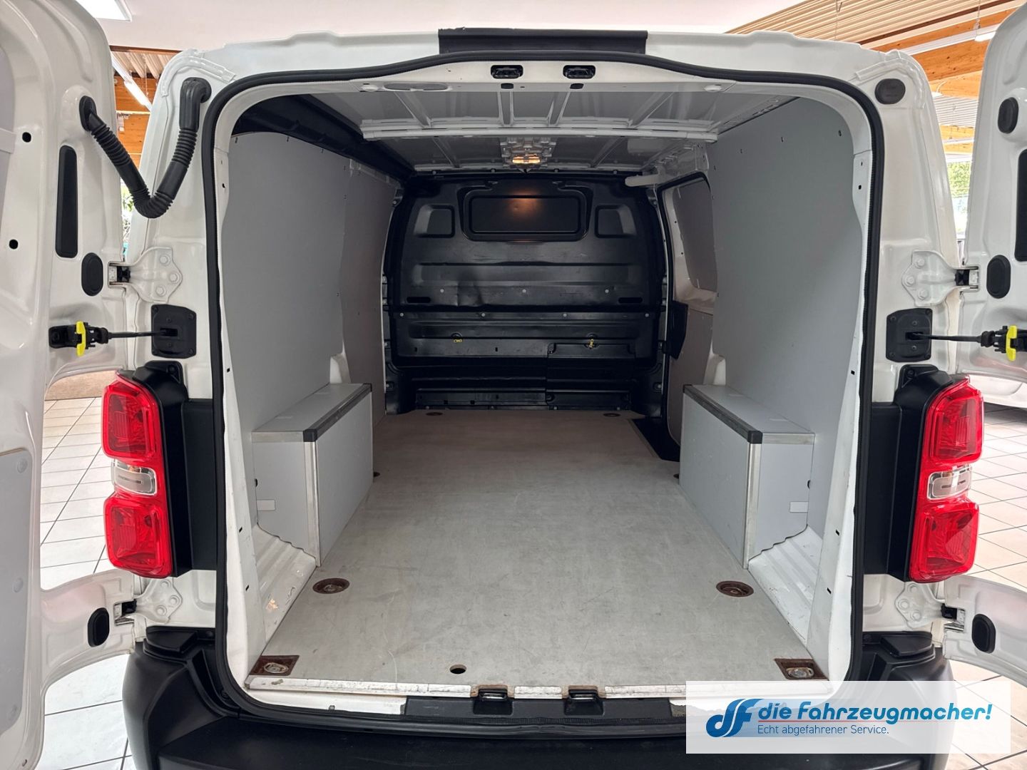 Fahrzeugabbildung Opel Vivaro Kasten Edition L 2.0 D EU6d-T Apple CarPl