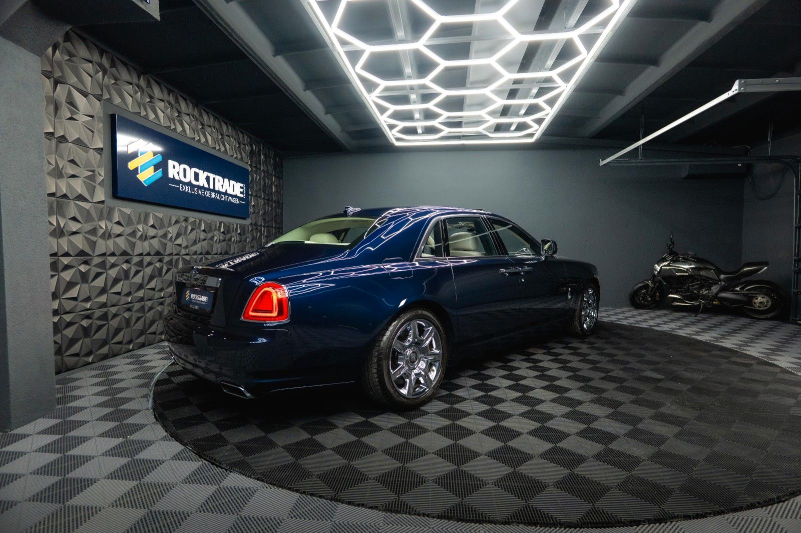 Fahrzeugabbildung Rolls-Royce Ghost V12 Full Service *Panorama*TV*360*HU*19%*