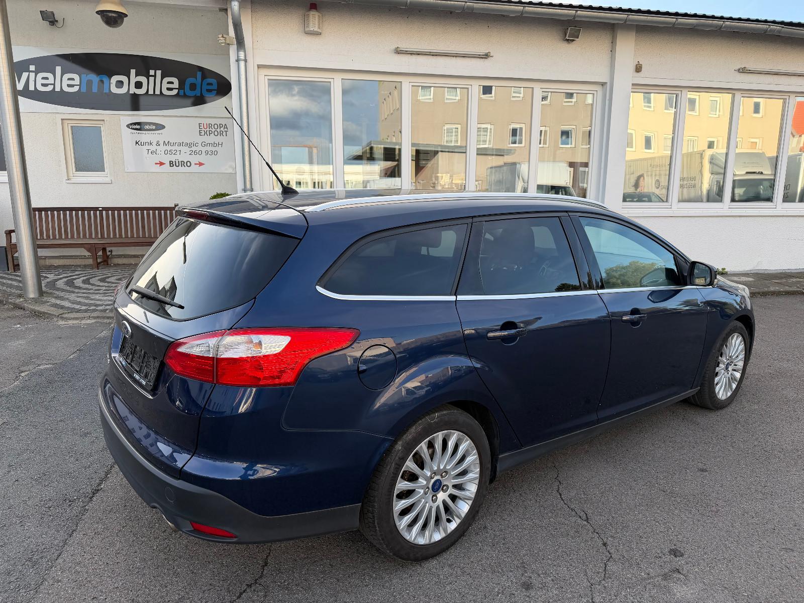 Ford Focus 2011 — photo 17