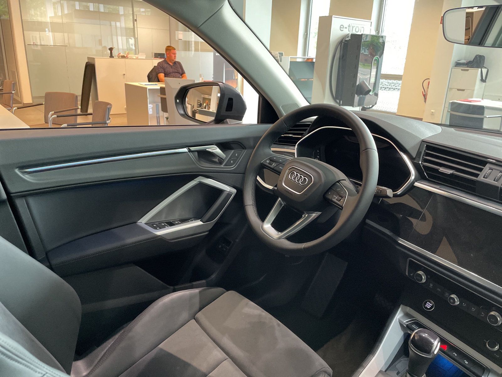 Fahrzeugabbildung Audi Q3 45 TFSI e S tronic Matrix ACC Navi Kamera