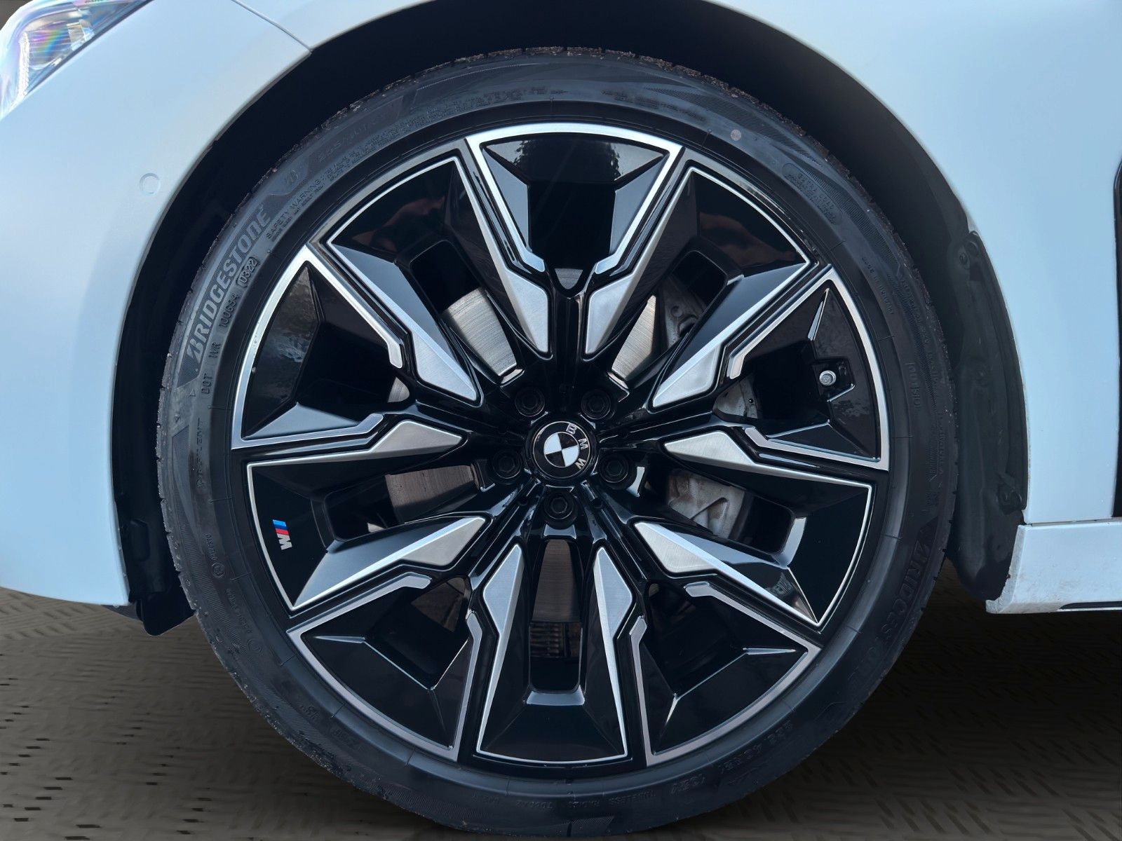 Fahrzeugabbildung BMW 750Li xDrive *LASER*360°*H&K*Masssage*Skylounge*