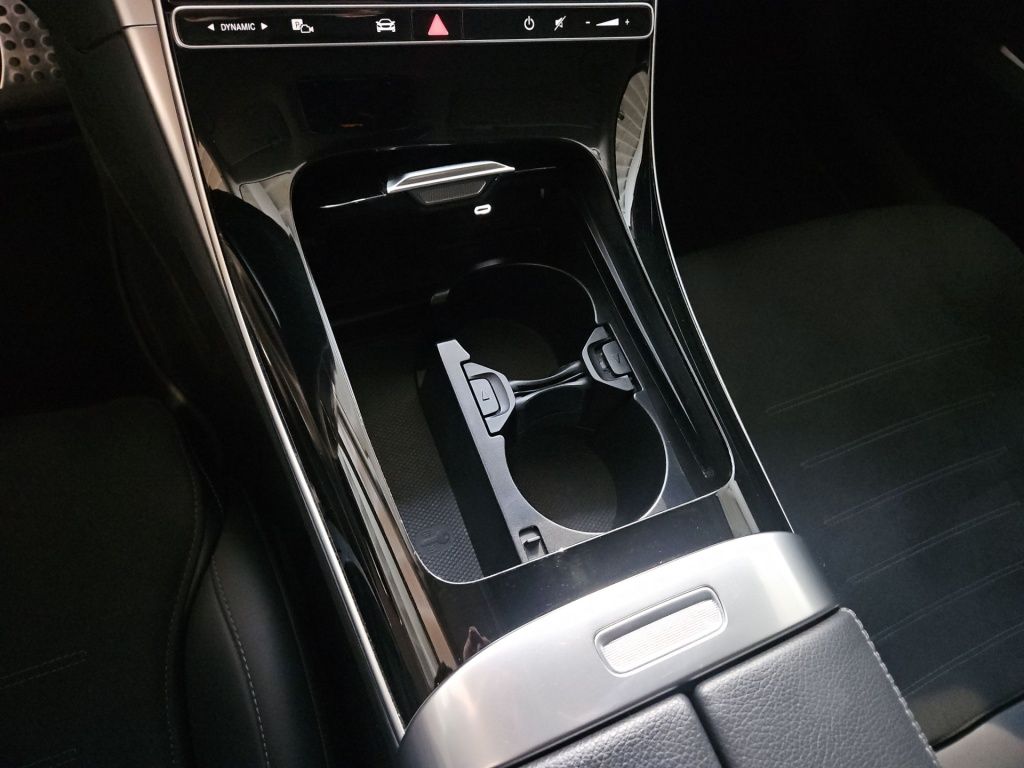 Fahrzeugabbildung Mercedes-Benz C 180 T AMG AHK Totwi. LED SHZ KAM Sport Ambie.