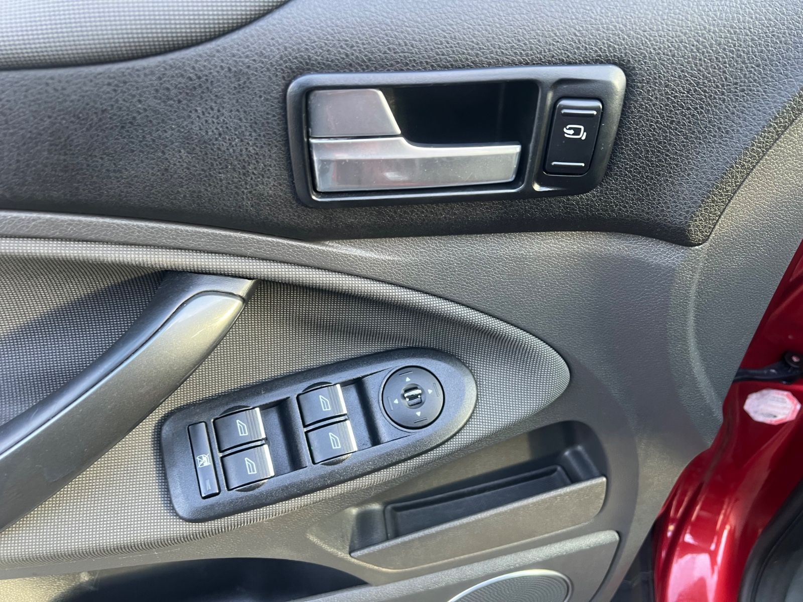 Fahrzeugabbildung Ford Kuga 2.5T Titanium * AUTOMATIK *