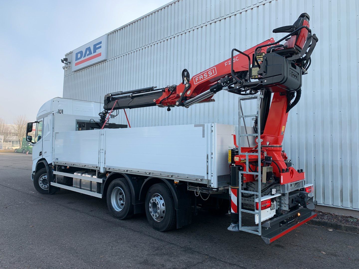 Fahrzeugabbildung DAF FAN XD 450 Baustoff mit Kran