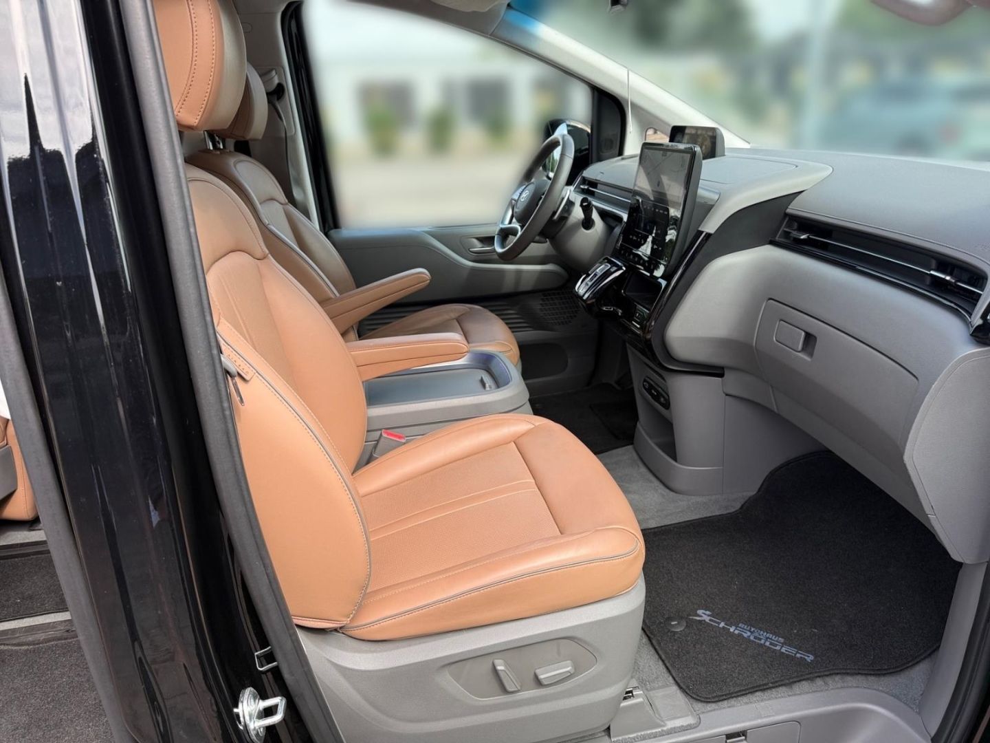 Fahrzeugabbildung Hyundai STARIA Signature 2.2 CRDi 7-Sitzer BOSE+AHK+360°
