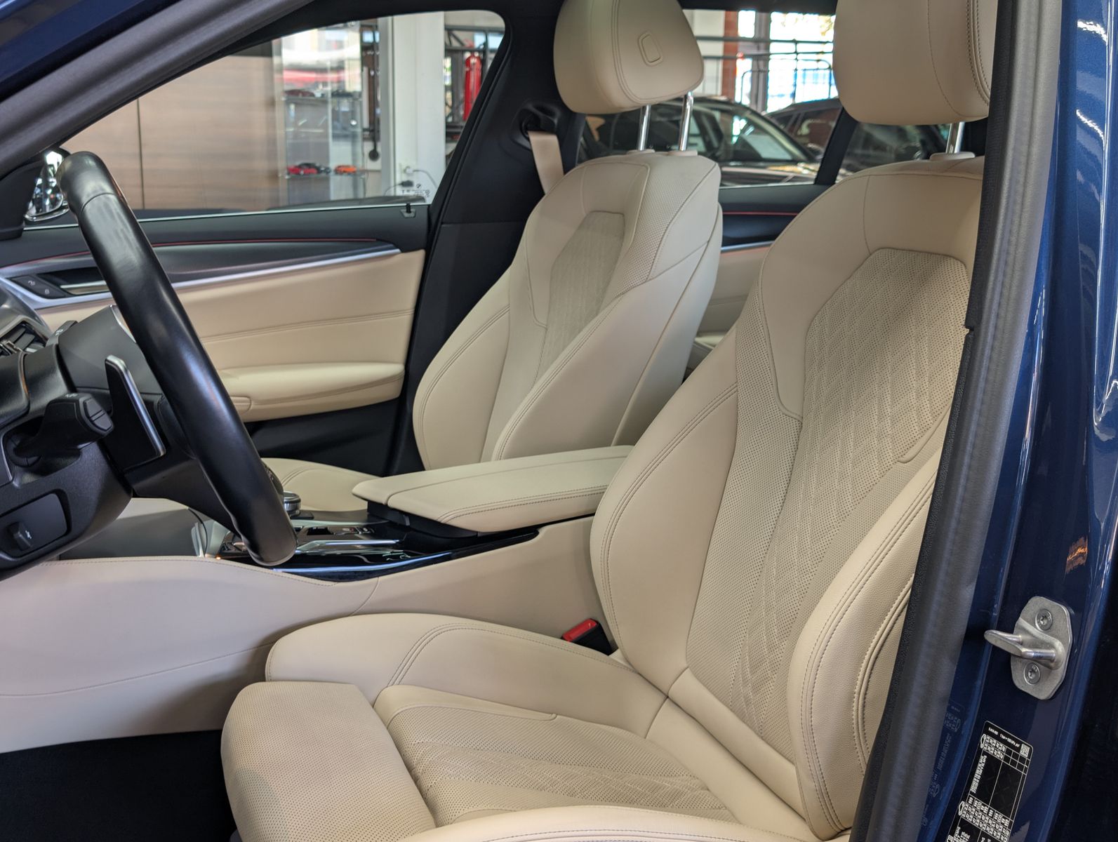 Fahrzeugabbildung BMW 530 i M Sport Tour. LEDER MEMO VIRT LED APP PANO