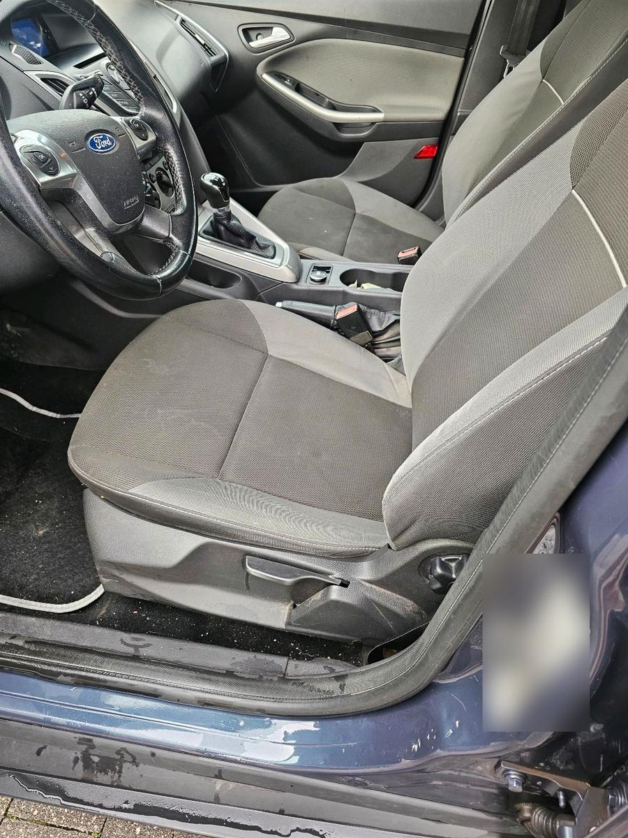 Ford Focus 2012 — photo 10