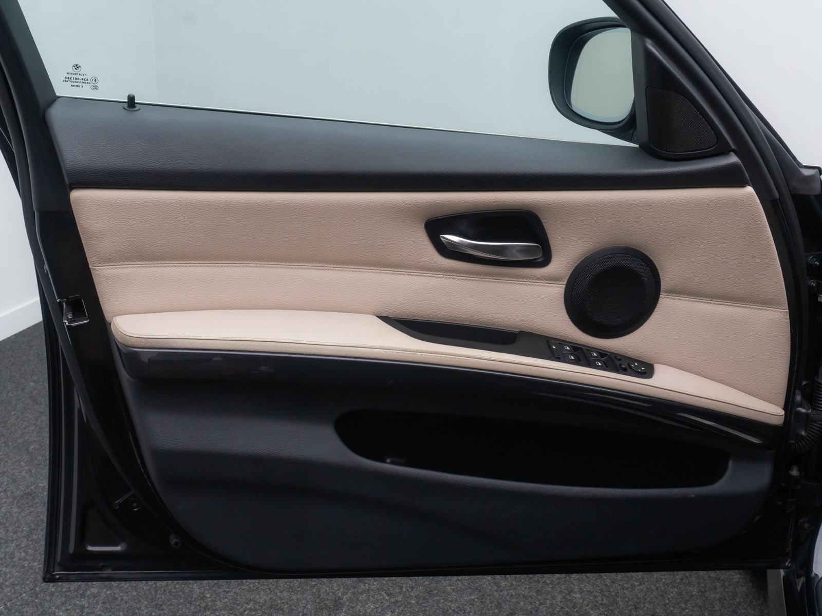 Fahrzeugabbildung BMW 325d GeschwindigReg Xenon PDC Alarm HiFi Leder