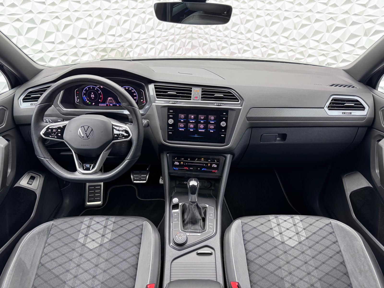 Fahrzeugabbildung Volkswagen 2.0 TSI R-LINE/4MOTION/7-SITZE/AHK/MATRIX/HUD/AC
