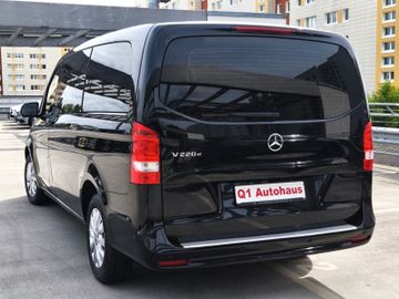 Mercedes V 220 - 4
