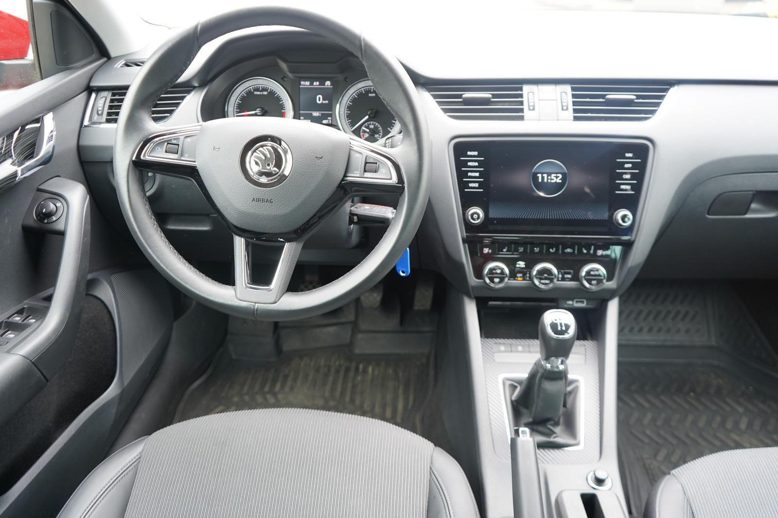 Skoda Octavia 1.6 TDI Style Navi Sitzheizung Klimaaut.