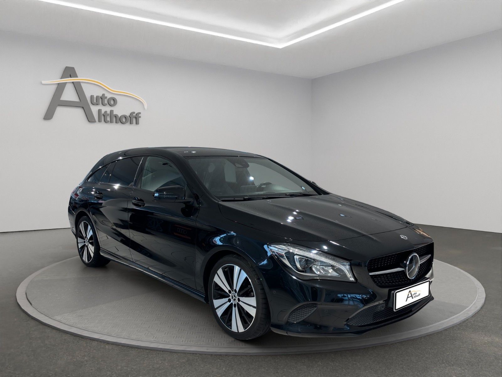 Mercedes-Benz CLA220d 4M SB 2.HD DSG ACC LED PANO NAV PARK SHZ foto 1