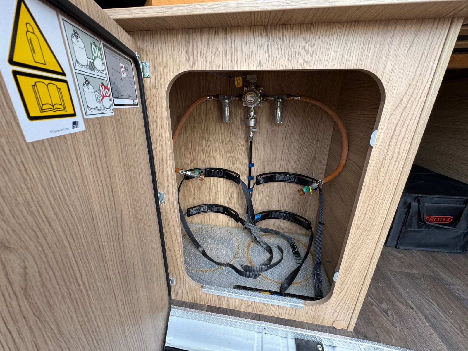 Fahrzeugabbildung Sunlight Cliff 640 FIAT EINZELLBETTEN TV KAMERA 18 ZOLL