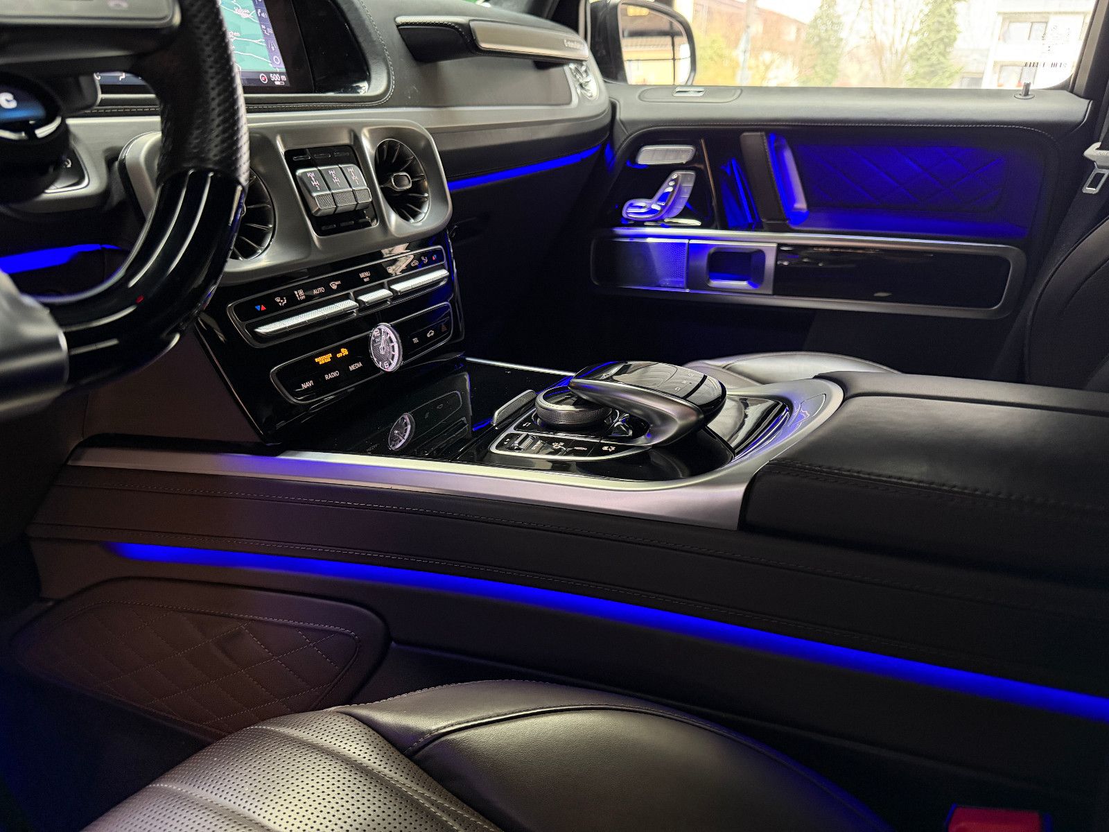 Fahrzeugabbildung Mercedes-Benz G 63 AMG/SUPERIOR/MASSAGE/MANUFAKTUR/